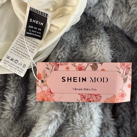 SHEIN Cream Textured Fabric - Picture 3 of 3